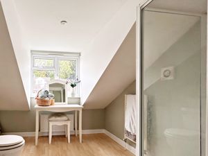 En-suite- click for photo gallery